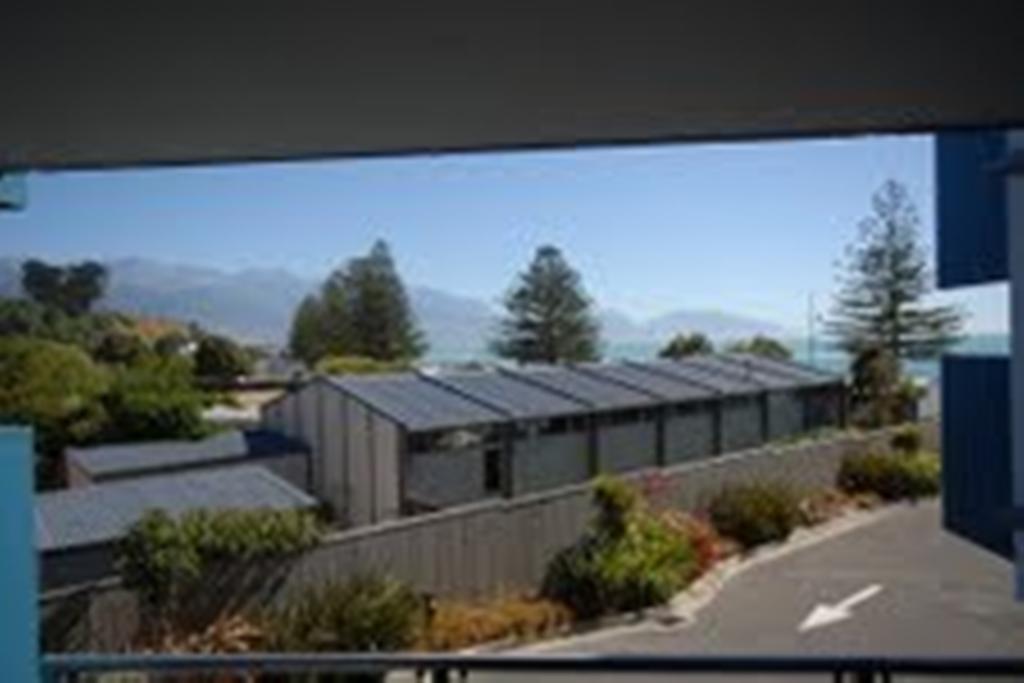 Waves Apartments Kaikoura Room photo